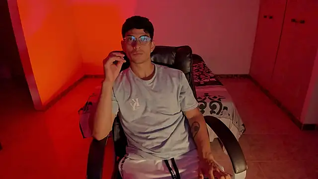 Leoandsarima420 online show from January 30, 2025, 12:50 am