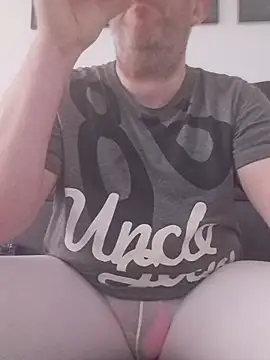 ShyBoy1982 online show from November 6, 2025, 1:12 pm