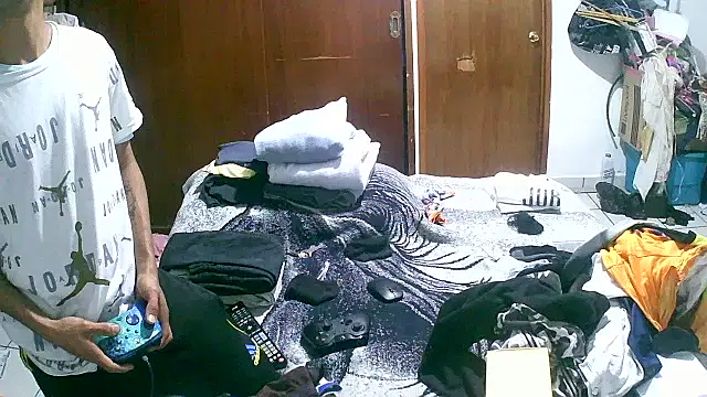 Snapshot of jperezofficial1 chatting on October 8, 2025, 5:05 am jperezofficial1 online show from October 8, 2025, 5:05 am