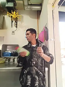 Snapshot of jperezofficial1 chatting on December 4, 2025, 6:05 pm jperezofficial1 online show from December 4, 2025, 6:05 pm