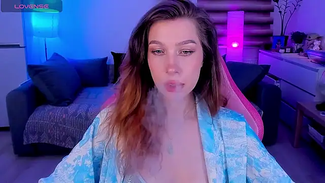 tenderdreams online show from December 3, 2025, 9:13 pm