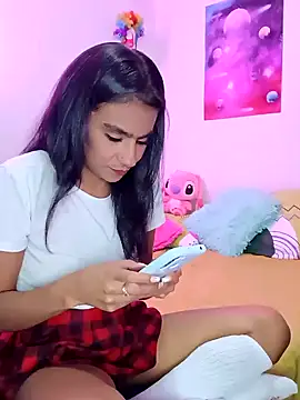 Snapshot of Leslly_ chatting on December 12, 2024, 8:32 pm Leslly online show from December 12, 2024, 8:32 pm