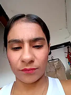 Snapshot of Leslly_ chatting on January 4, 2025, 6:19 pm Leslly online show from January 4, 2025, 6:19 pm
