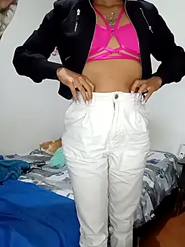 Snapshot of Leslly_ chatting on January 5, 2025, 6:13 pm Leslly online show from January 5, 2025, 6:13 pm