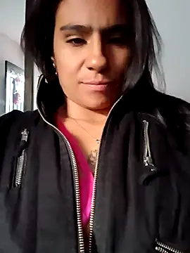 Snapshot of Leslly_ chatting on January 5, 2025, 9:36 pm Leslly online show from January 5, 2025, 9:36 pm