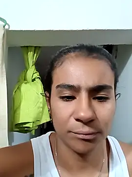 Snapshot of Leslly_ chatting on January 7, 2025, 10:32 am Leslly online show from January 7, 2025, 10:32 am