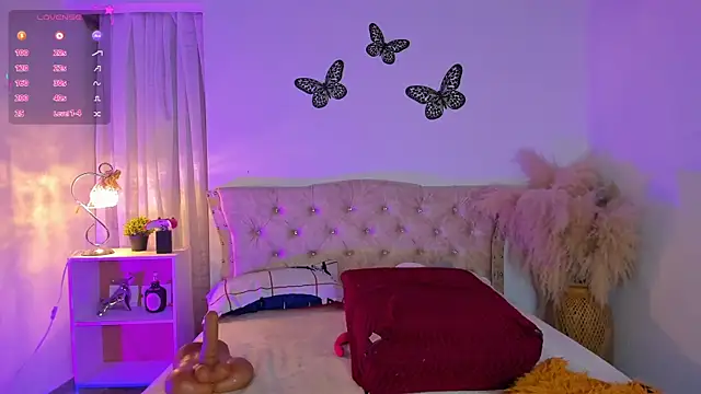 Sarahballiston  online show from October 15, 2025, 11:16 pm