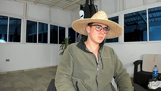 Snapshot of owengray2n chatting on January 24, 2025, 1:56 am owengray2n online show from January 24, 2025, 1:56 am