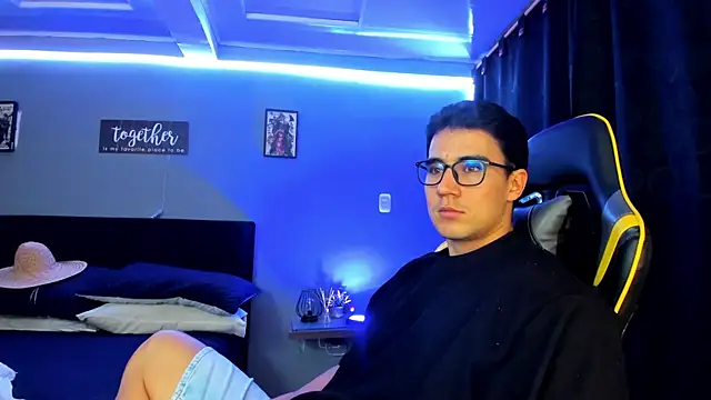 Snapshot of owengray2n chatting on September 28, 2025, 12:49 am owengray2n online show from September 28, 2025, 12:49 am