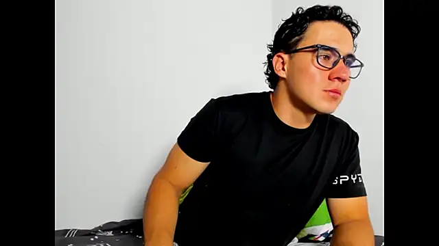 Snapshot of owengray2n chatting on February 7, 2026, 3:43 am owengray2n online show from February 7, 2026, 3:43 am