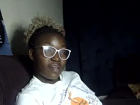 Snapshot of Sexy_racy_rebel_ chatting on December 17, 2025, 9:43 pm Sexy racy rebel online show from December 17, 2025, 9:43 pm