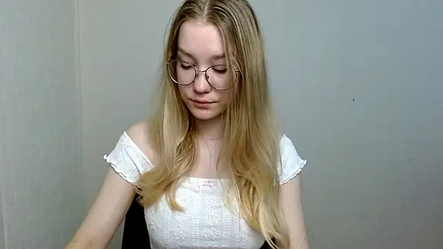 cindi hot online show from November 8, 2025, 10:26 am