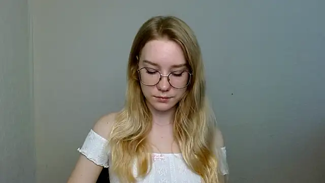 cindi hot online show from November 19, 2025, 8:14 am