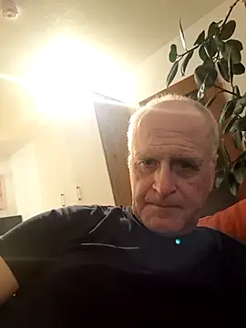 Snapshot of Milkasahne64 chatting on November 13, 2025, 9:58 pm Milkasahne64 online show from November 13, 2025, 9:58 pm