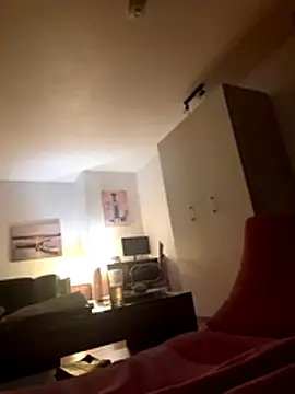 Snapshot of Milkasahne64 chatting on November 27, 2025, 9:50 pm Milkasahne64 online show from November 27, 2025, 9:50 pm