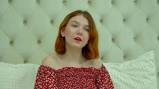 Snapshot of LessySmith chatting on September 12, 2025, 4:18 pm LessySmith online show from September 12, 2025, 4:18 pm