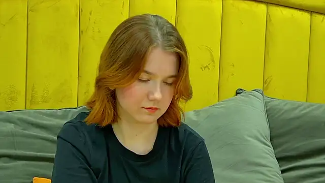 Snapshot of LessySmith chatting on September 27, 2025, 4:12 pm LessySmith online show from September 27, 2025, 4:12 pm