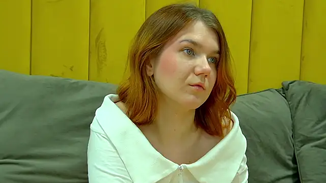 Snapshot of LessySmith chatting on October 20, 2025, 4:18 pm LessySmith online show from October 20, 2025, 4:18 pm