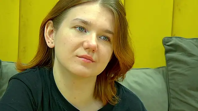 Snapshot of LessySmith chatting on November 14, 2025, 4:28 pm LessySmith online show from November 14, 2025, 4:28 pm