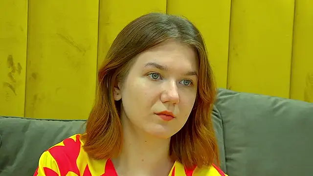 Snapshot of LessySmith chatting on November 17, 2025, 4:24 pm LessySmith online show from November 17, 2025, 4:24 pm