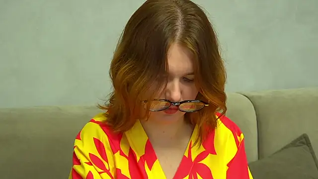 Snapshot of LessySmith chatting on November 29, 2025, 4:43 pm LessySmith online show from November 29, 2025, 4:43 pm