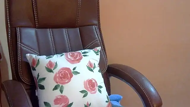 Snapshot of Hotty_Bitch chatting on February 14, 2026, 5:43 pm Hotty Bitch online show from February 14, 2026, 5:43 pm