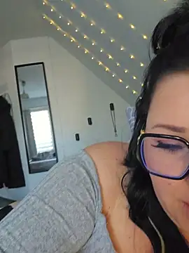 -BonnieBlack- online show from March 17, 2026, 7:01 am