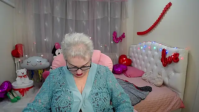 KayleSmoll online show from February 13, 2025, 4:43 am