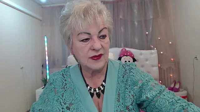 KayleSmoll online show from September 13, 2025, 6:29 pm