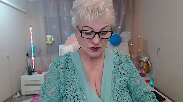 KayleSmoll online show from October 7, 2025, 6:38 pm