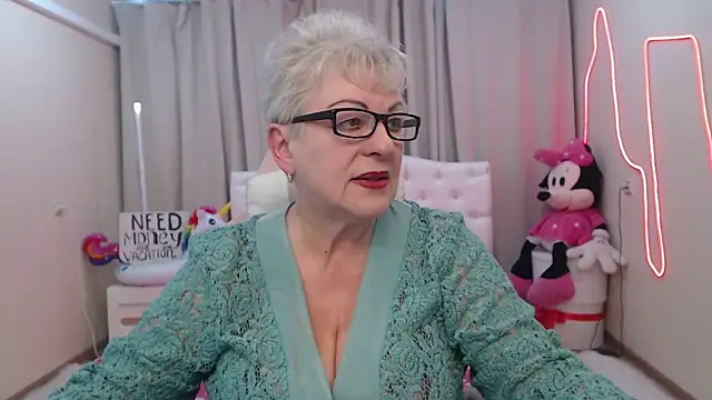 KayleSmoll online show from May 22, 2026, 6:35 pm