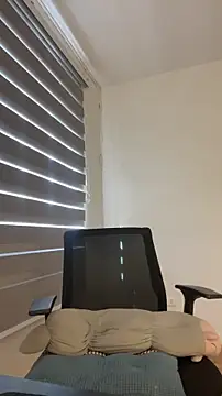 cinnamon rosa online show from December 17, 2025, 8:37 pm