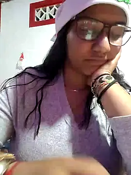 Snapshot of Sofythom1 chatting on December 19, 2024, 4:02 am Sofythom1 online show from December 19, 2024, 4:02 am