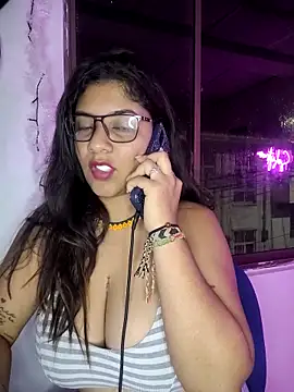 Snapshot of Sofythom1 chatting on February 18, 2025, 1:32 am Sofythom1 online show from February 18, 2025, 1:32 am