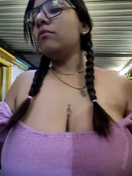 Snapshot of Sofythom1 chatting on February 28, 2025, 2:42 am Sofythom1 online show from February 28, 2025, 2:42 am