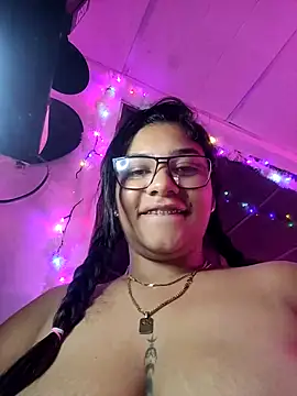 Snapshot of Sofythom1 chatting on February 28, 2025, 5:48 am Sofythom1 online show from February 28, 2025, 5:48 am