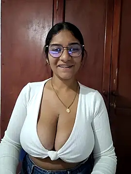 Snapshot of Sofythom1 chatting on February 11, 2026, 4:17 am Sofythom1 online show from February 11, 2026, 4:17 am