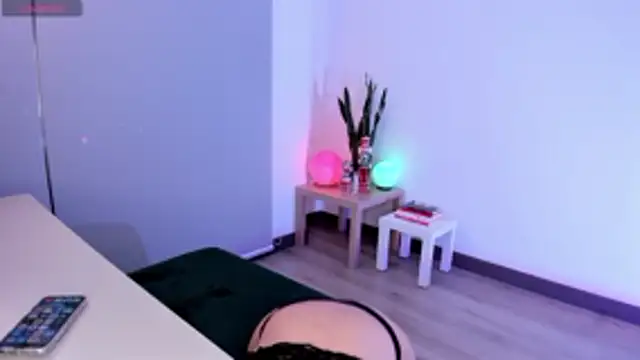 Snapshot of Kaarla___ chatting on December 21, 2025, 2:41 am Kaarla online show from December 21, 2025, 2:41 am