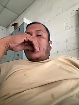 Snapshot of elber-gdo chatting on June 24, 2026, 7:35 pm elber-gdo online show from June 24, 2026, 7:35 pm
