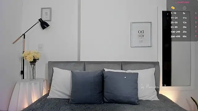 Snapshot of Hannaos chatting on November 12, 2025, 11:10 am Hannaos online show from November 12, 2025, 11:10 am