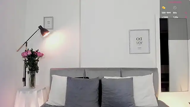 Snapshot of Hannaos chatting on November 21, 2025, 10:47 am Hannaos online show from November 21, 2025, 10:47 am