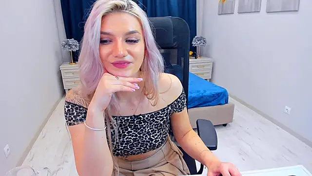 Snapshot of SelenaeMoore chatting on January 14, 2025, 6:49 pm SelenaeMoore online show from January 14, 2025, 6:49 pm