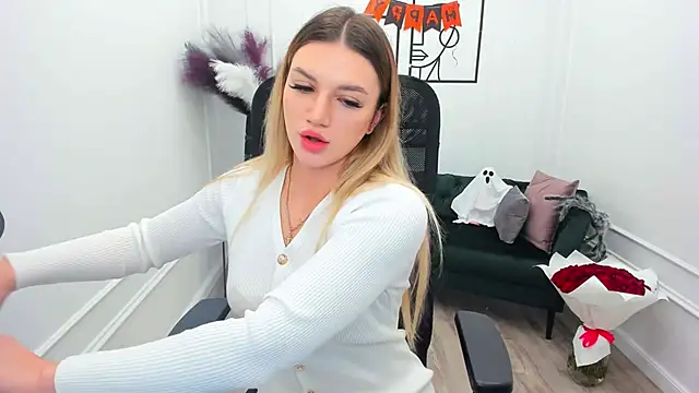 SelenaeMoore online show from October 25, 2025, 7:41 pm