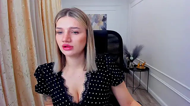 SelenaeMoore online show from June 18, 2026, 3:51 am