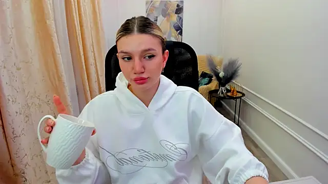 SelenaeMoore online show from July 1, 2026, 4:14 am