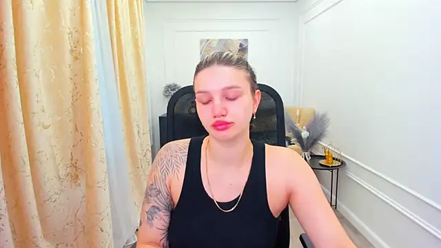 SelenaeMoore online show from July 8, 2026, 3:55 am