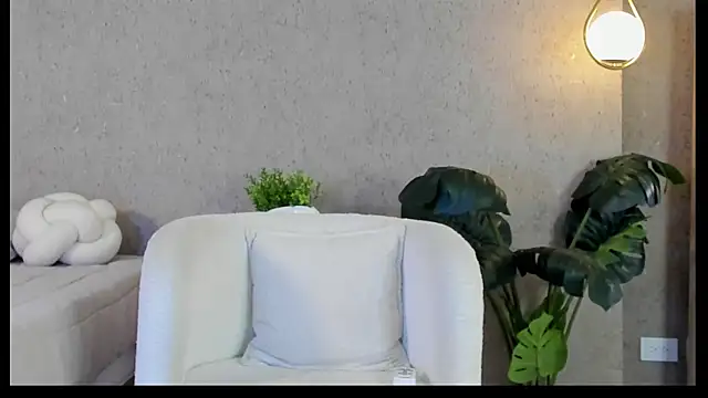 Snapshot of Paulina_Monroy chatting on May 2, 2026, 10:37 pm Paulina Monroy online show from May 2, 2026, 10:37 pm
