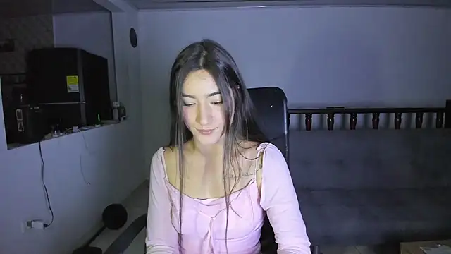 Snapshot of Amelie__88 chatting on December 7, 2024, 10:28 pm Amelie 88 online show from December 7, 2024, 10:28 pm