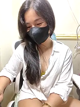 lyna bl online show from March 8, 2025, 1:25 pm