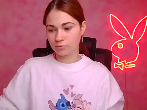 Snapshot of Loon_Amore chatting on October 18, 2025, 5:10 am Loon Amore online show from October 18, 2025, 5:10 am